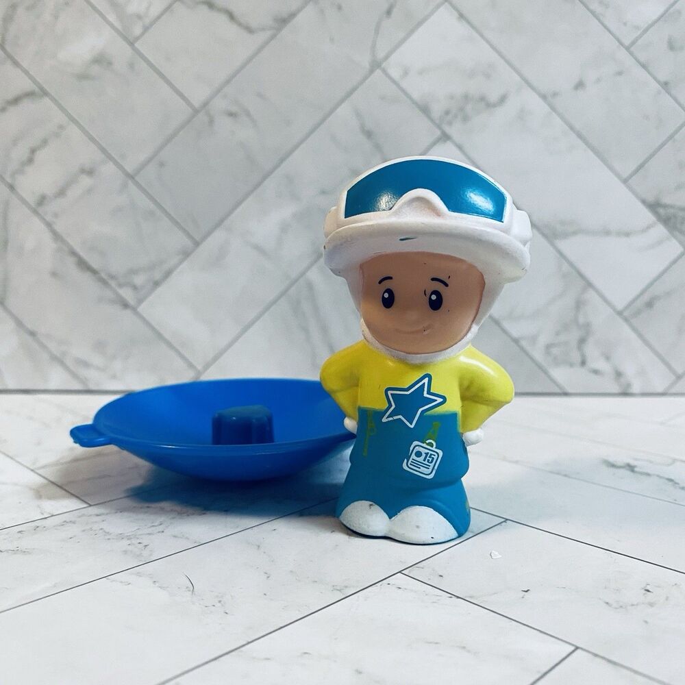 Fisher Price Little People Eddie SNOWBOARDER SKIER Board & Blue Sled Winter